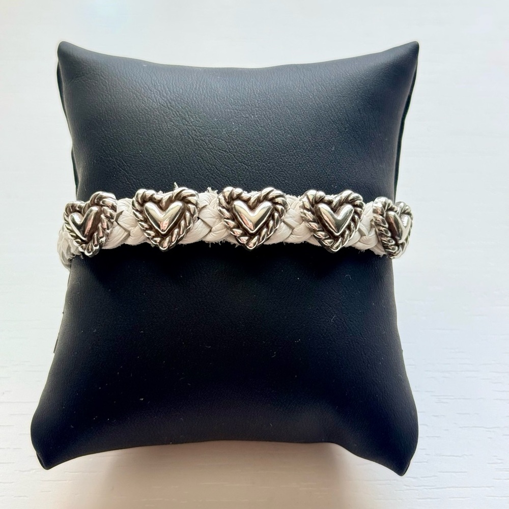 Brighton NWOT Roped Heart Braid Bandit White Leather Bracelet Silver Hearts